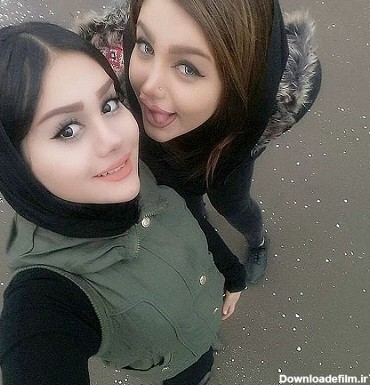 A couple of Iranian Persian girls in Isfahan taking a selfie : r/pics