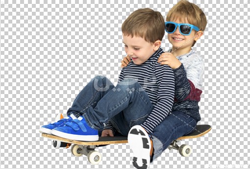 Borchin-ir-two little kids boys playing skate عکس لایه باز دو پسر بچه شیطون در حال بازی روی اسکیت بورد۲