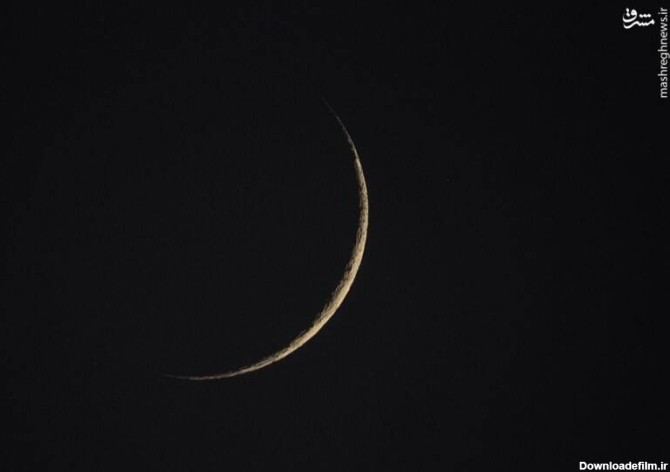 مشرق نیوز - عکس/ رویت هلال ماه در منطقه باغ تاج دشتستان