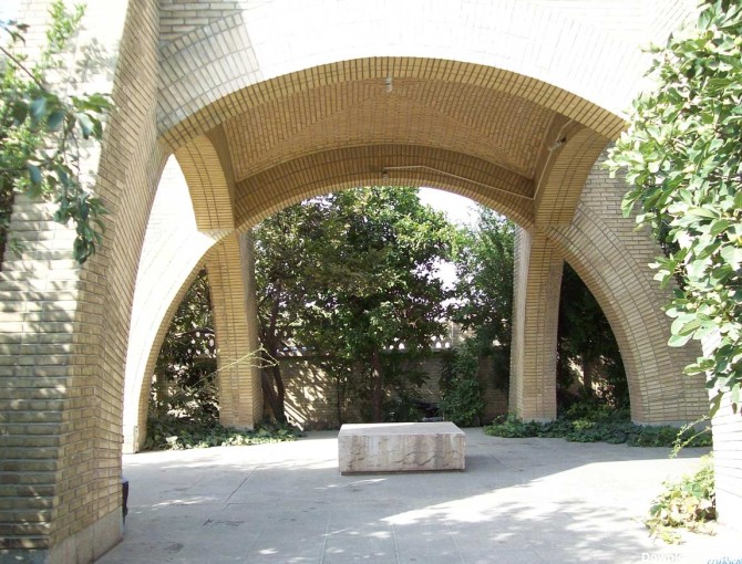آرامگاه محمدبن خفیف شیرازی
