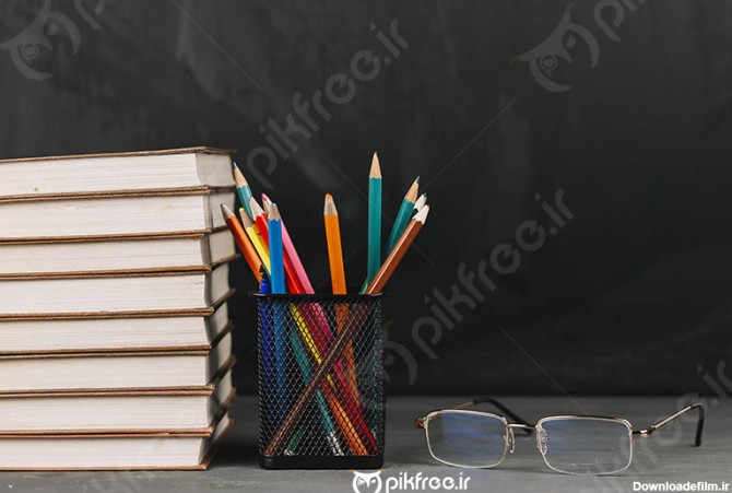 تصویر پس زمینه میز معلم با کتاب و عینک | فری پیک ایرانی | پیک فری ...