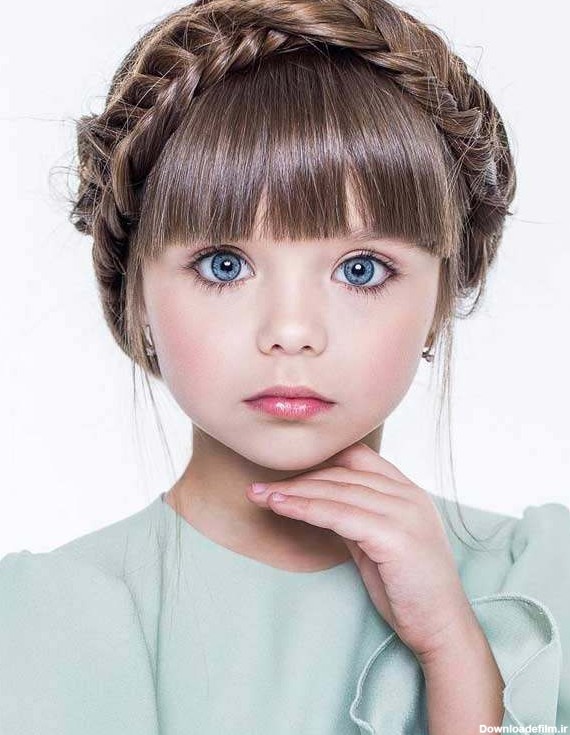 زیباترین دختر جهان | دختر 6ساله که با چشم های زیبایش همه را محسور ...
