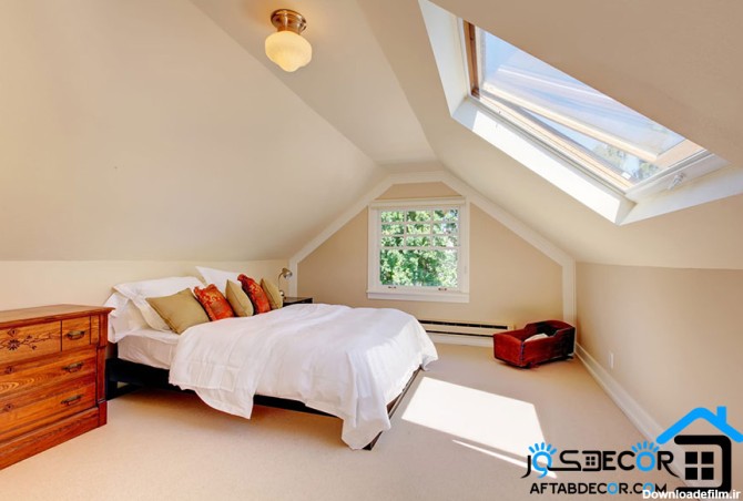 پنجره های سقفی در اتاق خواب به منزل زیبایی می دهد