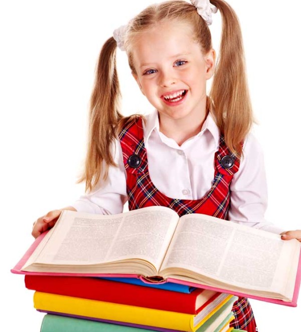دانلود تصویر باکیفیت دختر بچه شاد و کتاب های رنگی
