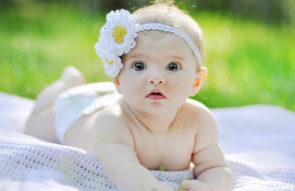 عکس نوزاد چشم رنگی