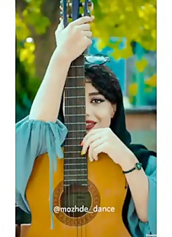 ژست عکس دخترانه با گیتار