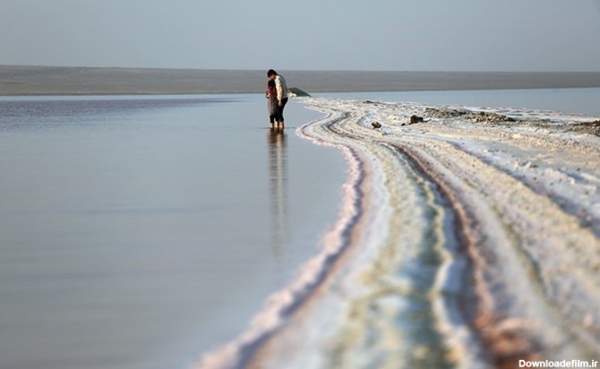 فرارو | (تصاویر) دریاچه نمک قم برای نخستین بار سرخ شد