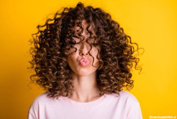 10 مدل بستن مو برای خانم‌هایی که موی فر دارند!