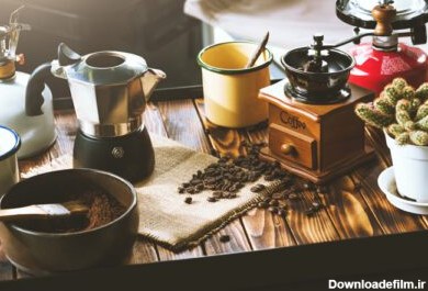 دانلود عکس فنجان چرخاندن دانه های قهوه و مواد لازم برای تهیه