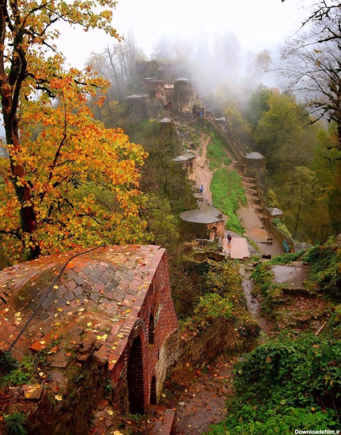 تصویری زیبا از قلعه رودخان در فصل پاییز