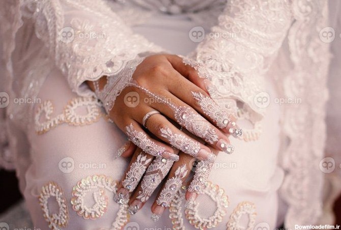 دانلود عکس حنا عروس حکاکی شده زیبا و منحصر به فرد در دست عروس | اوپیک