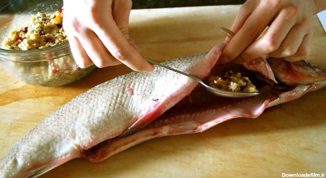 فرارو | طرز تهیه مرحله به مرحله ماهی شکم پر خوشمزه و مجلسی