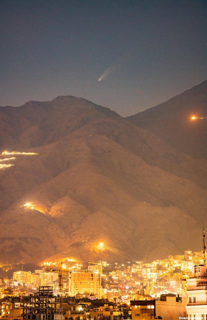 تصویر دیدنی از عبور ستاره دنباله‎‌دار از آسمان تهران - تابناک | TABNAK