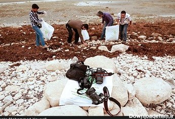 کی از برنامه های پاکسازی ساحل که عکاسان بوشهری نیز دران شرکت کرده اند برای حفظ محیط زیست سالمتر