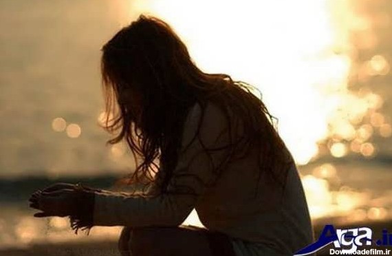 عکس دختر تنها و غمگین در شب