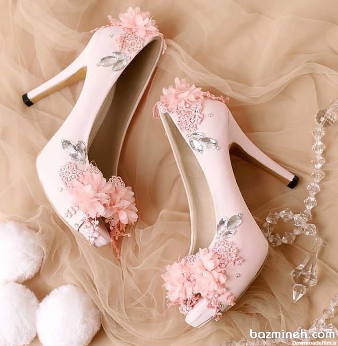 بزمینه | لباس عروس و کفش عروس