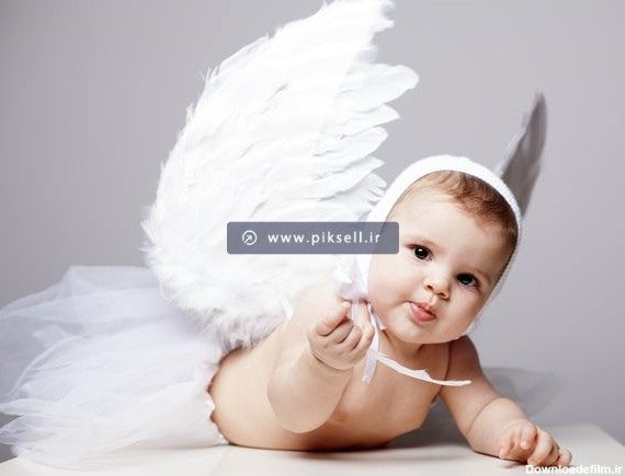 عکس با کیفیت از دختر بچه با بال فرشته