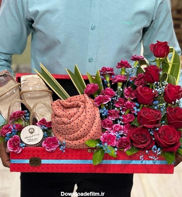 مدل باکس خواستگاری با گل طبیعی همراه با تزیین حلقه نشان