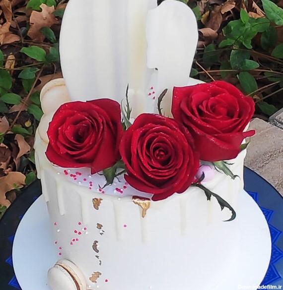 کیک تولد خامه ای با دیزاین گل