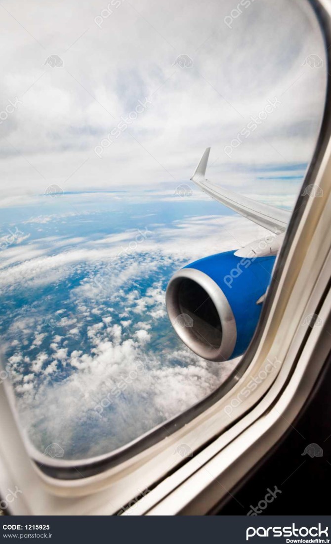 تصویر کلاسیک از پنجره هواپیما بر روی موتور جت 1215925