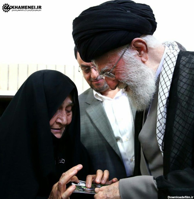 عکس | تصویر ویژه از دیدار مادر شهید با رهبر انقلاب