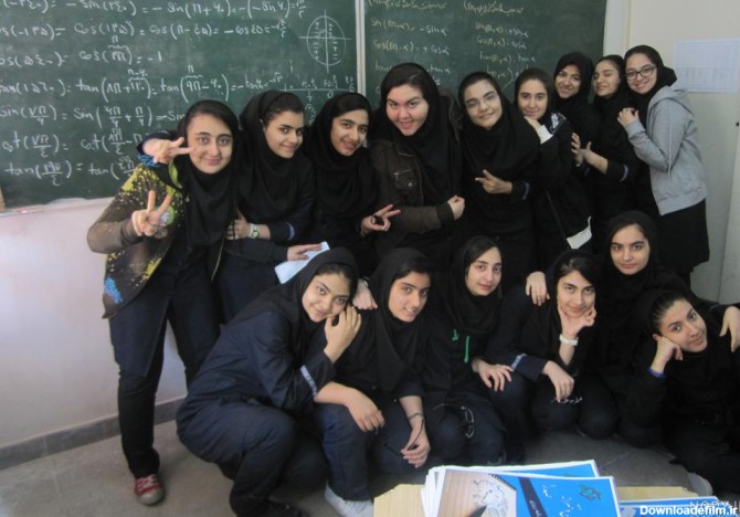 عکس/ تیپ عجیب و هماهنگ چند دانش‌آموز دختر در مدرسه - پایگاه ...