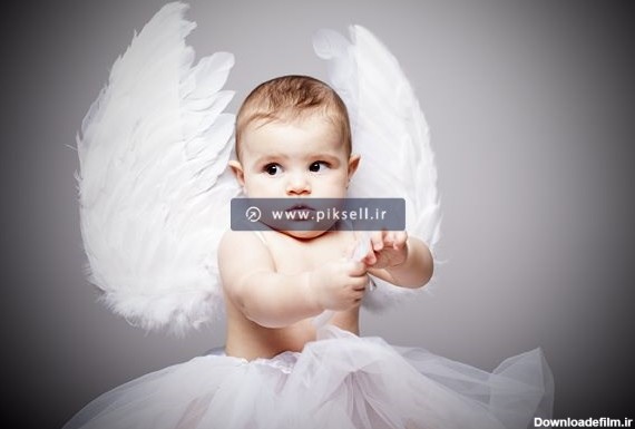 عکس با کیفیت از نوزاد دختر با بال فرشته