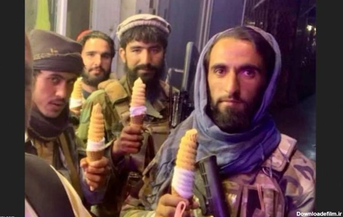 نشستن طالبان روی بال‌ چرخبال/ عکس