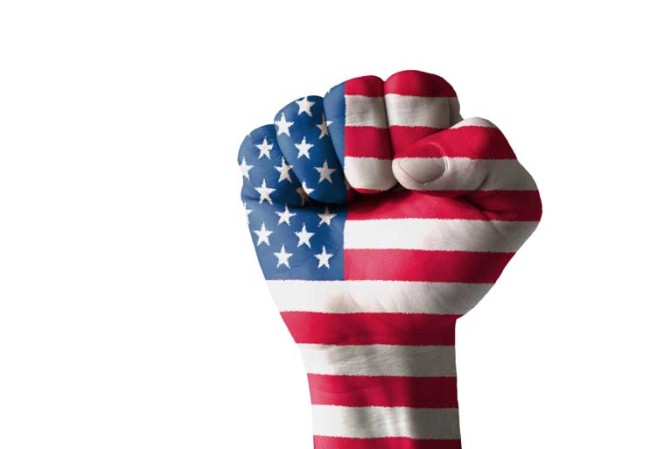 تصویر مشت انسان با رنگ پرچم آمریکا