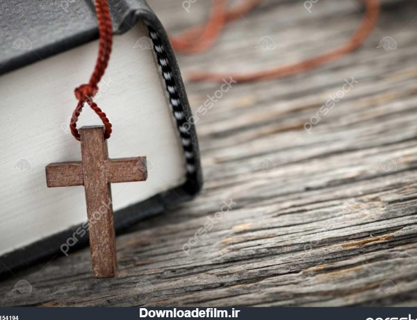 closeup چوبی neckl صلیب مسیحی کنار مقدس 1154194