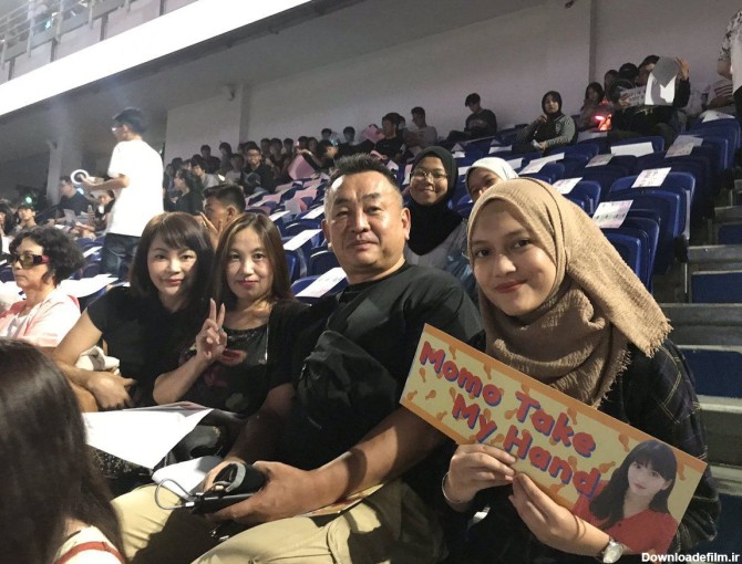 مادر و پدر مومو و مادر جویی هم امروز در کنسرت حضور داشتند - عکس ویسگون