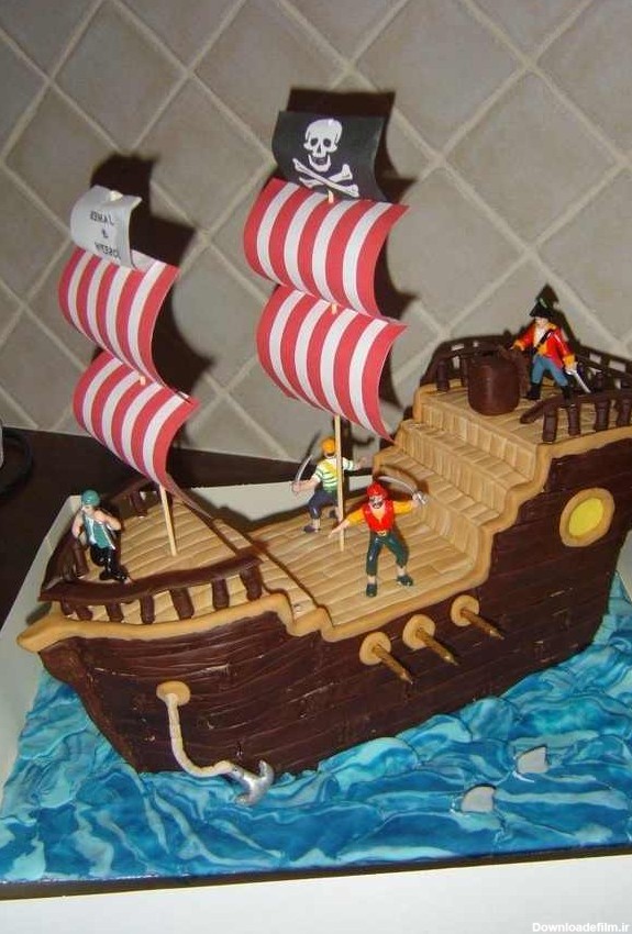 کیک تولد پسرانه به شکل کشتی دزدان دریایی