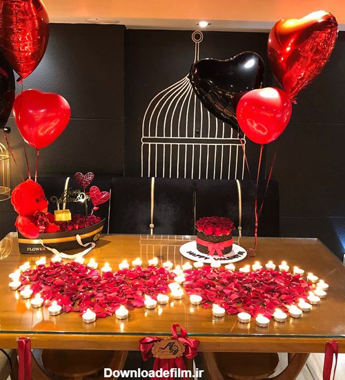 عکس تزیین میز تولد با شمع و گل