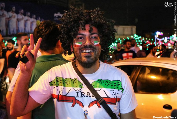 مشرق نیوز - عکس/ خوشحالی هواداران پس از برد ایران در خیابان‌های تهران