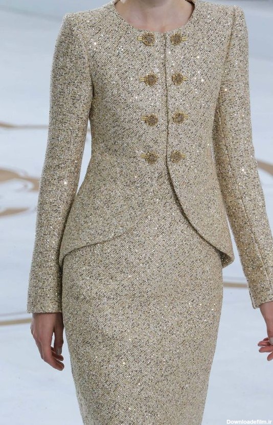 کت و دامن زنانه شیک و زیبا برای خانم های چاق رنگ شیری شاین 2022