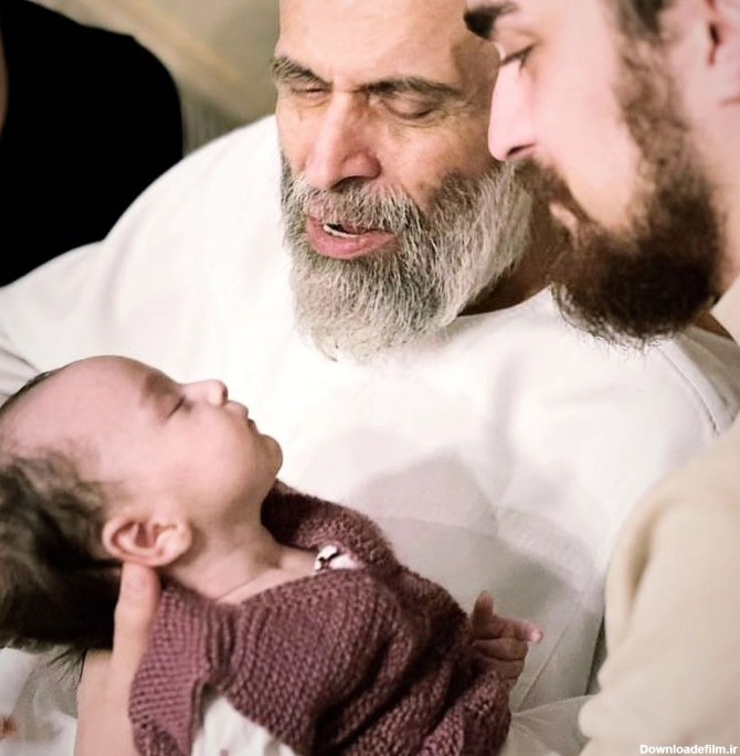عکس جدید از دختر احمد خمینی در بغل پدرش
