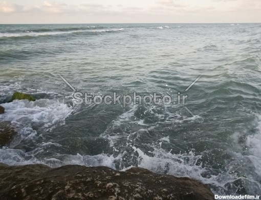 عکس موج و صخره