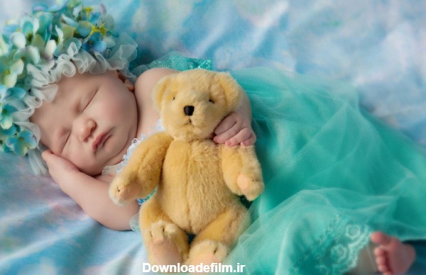 عکس خواب شیرین دختربچه ناز کنار عروسک خرس تدی