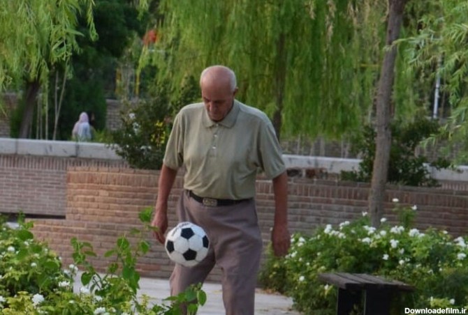 پیرمرد فوتبالیست ایرانی که در جهان معروف شده بود درگذشت+عکس