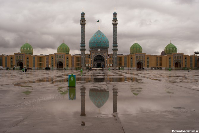 عکس مسجد مقدس جمکران در هوای بارانی