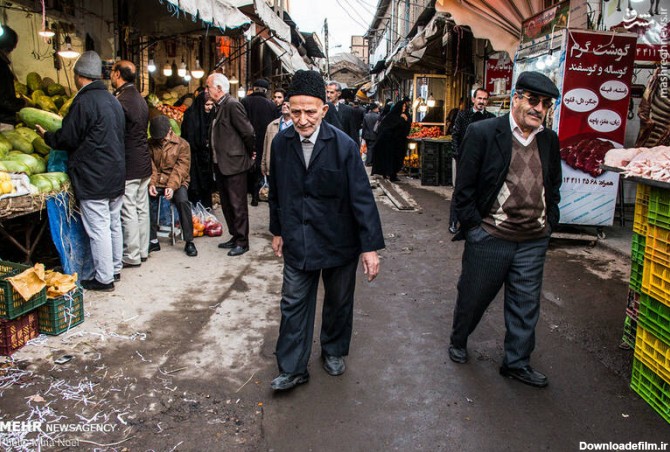 مشرق نیوز - عکس/ یک روز با پیرمرد معروف بازار تبریز