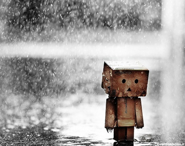 عکس پسر غمگین زیر بارون