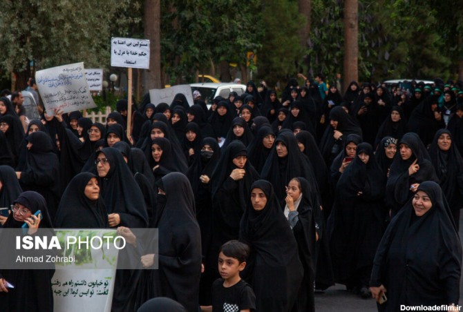 تصاویر دختران زینبی با شعارهای اعتراضی علیه بی‌حجابی | ... یا عزل یا استعفا
