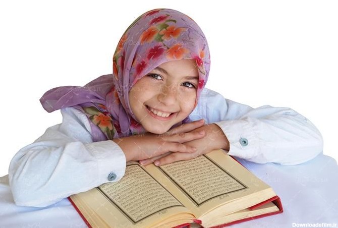 دختر بچه در حال قرآن خواندن - ایران طرح