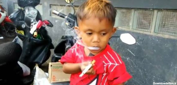 پسر 2 ساله ای که روزی دو بسته سیگار می کشد! | مجله نی نی سایت