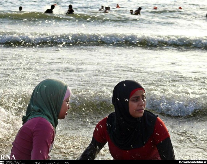 شنای زنان لبنانی در سواحل مدیترانه (تصویری)