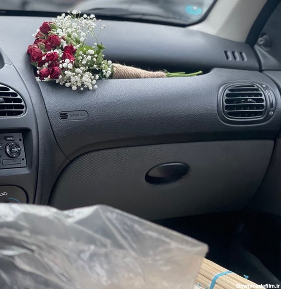 عکس گل رو داشبورد ماشین
