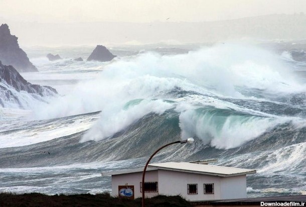 آخرین خبر | عکس/ موج های خروشان در منطقه ای ساحلی در شمال اسپانیا