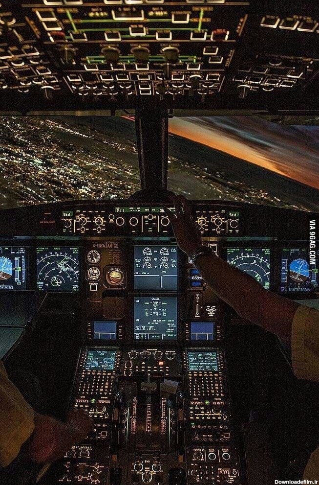 تصویری حیرت انگیز از داخل کابین هواپیما در شب