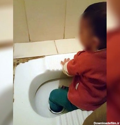 فیلم) گیر کردن پای یک کودک در کاسه توالت!